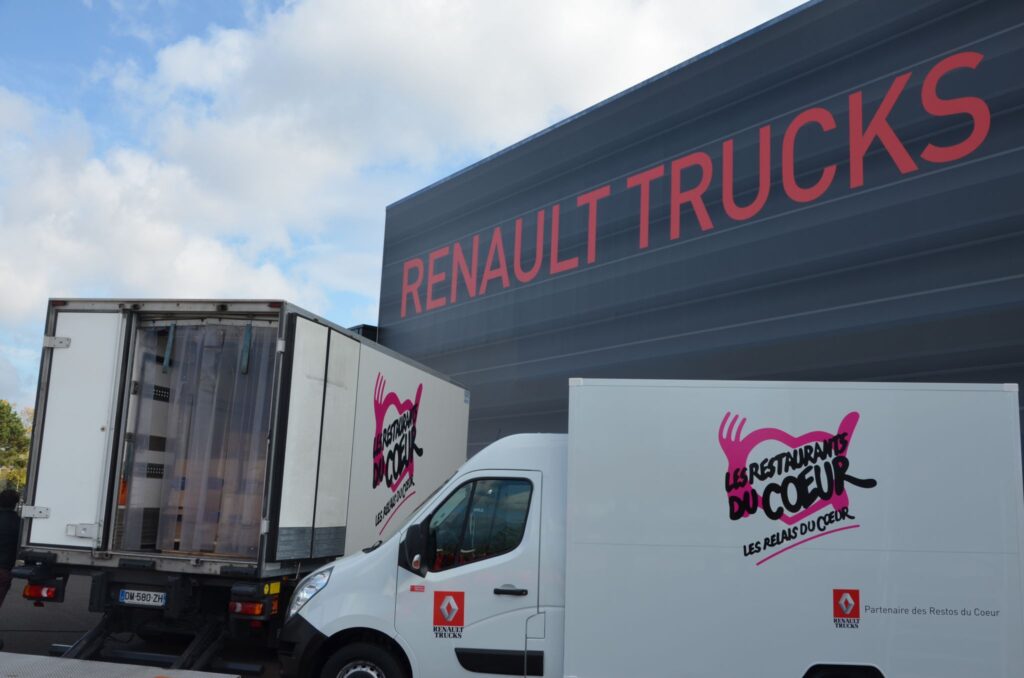 Les collaborateurs du groupe Volvo en France et Renault Trucks soutiennent les Restos du Cœur