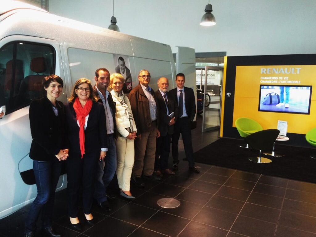 Renault&nbsp;: un véhicule frigorifique neuf offert aux Restos du Nord-Lille