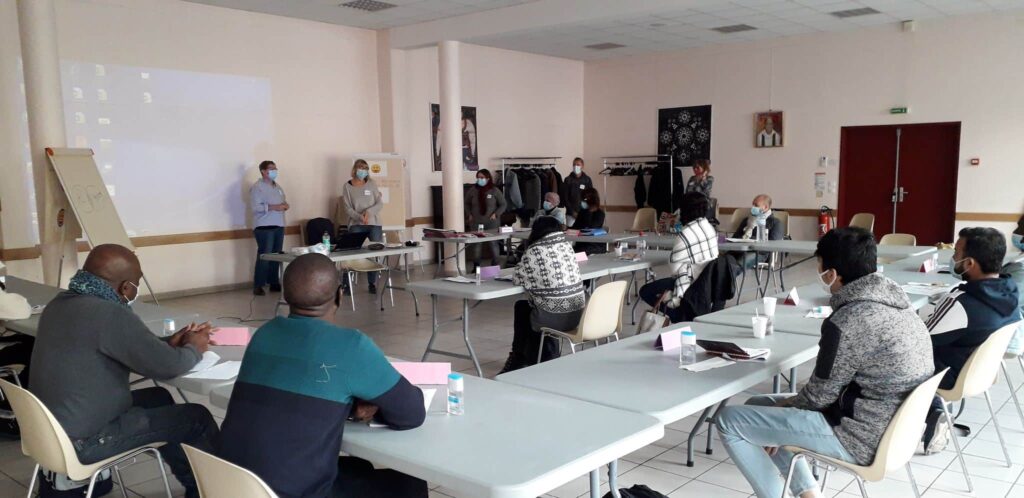 Sur le chemin de l’emploi : FIER.E, le parcours de Mobilisation Renforcée des Tremplins des Restos du Cœur.