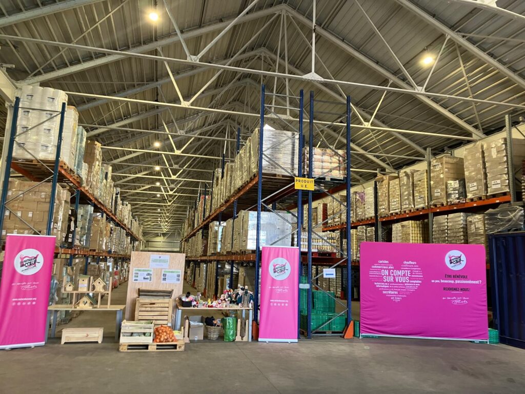 Inauguration d’un nouvel entrepôt Restos, lieu de stockage essentiel pour l’association